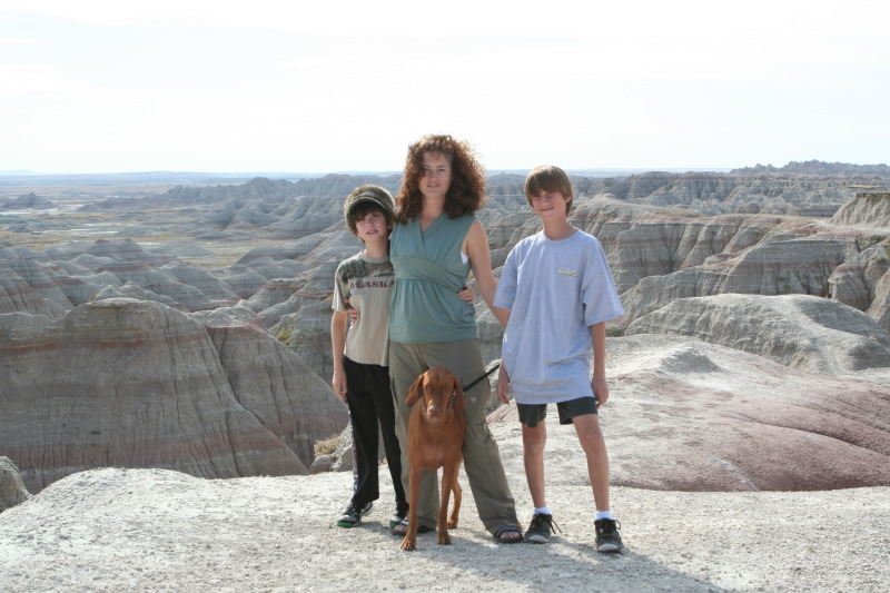 2011/10(October)/South-Dakota-SD/2-Badlands/800x600_2011-10-05-SD-Badlands-16-Dax-Suzi-Chance-Bevo.JPG