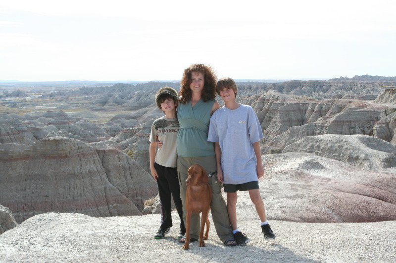 2011/10(October)/South-Dakota-SD/2-Badlands/800x600_2011-10-05-SD-Badlands-17-Dax-Suzi-Chance-Bevo.JPG