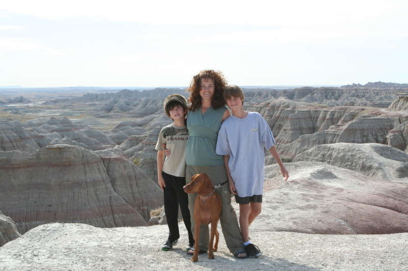 2011/10(October)/South-Dakota-SD/2-Badlands/800x600_2011-10-05-SD-Badlands-18-Dax-Suzi-Chance-Bevo.JPG