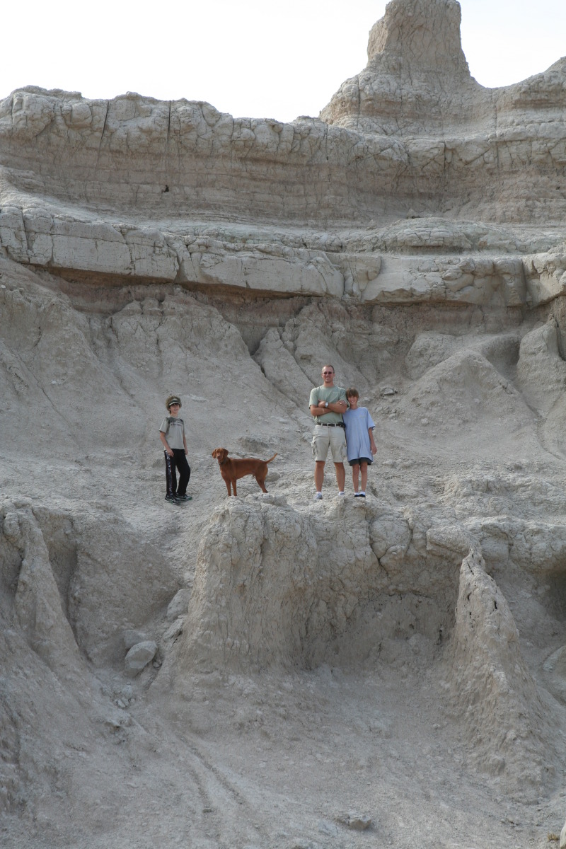 2011/10(October)/South-Dakota-SD/2-Badlands/800x600_2011-10-05-SD-Badlands-47-Dax-Chance-Travis-Bevo.JPG