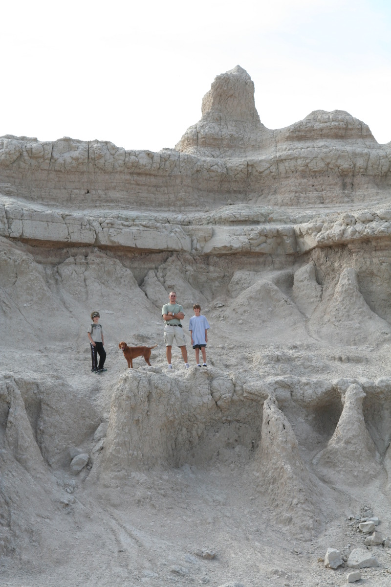 2011/10(October)/South-Dakota-SD/2-Badlands/800x600_2011-10-05-SD-Badlands-48-Dax-Chance-Travis-Bevo.JPG