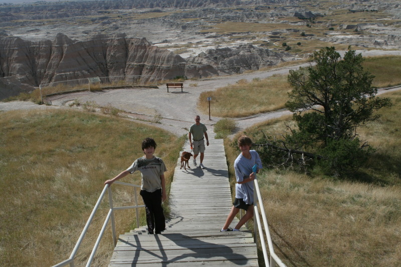 2011/10(October)/South-Dakota-SD/2-Badlands/800x600_2011-10-05-SD-Badlands-86-Dax-Bevo-Travis-Chance.JPG