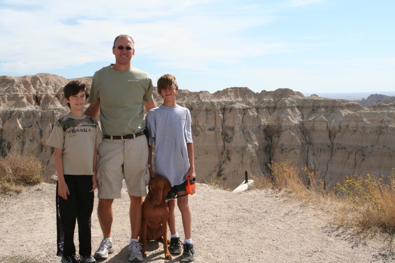 2011/10(October)/South-Dakota-SD/2-Badlands/800x600_2011-10-05-SD-Badlands-94-Dax-Travis-Chance-Bevo.JPG