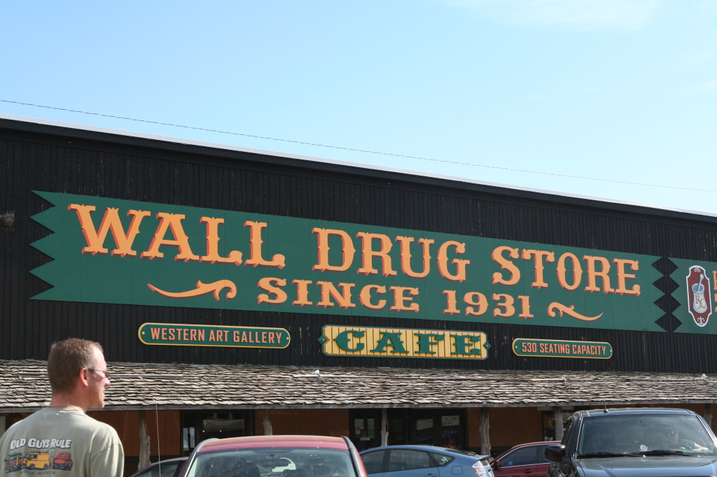 2011/10(October)/South-Dakota-SD/3-Wall-Drug/2011-10-05-SD-Wall-Drug-01.JPG