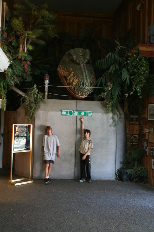 2011/10(October)/South-Dakota-SD/3-Wall-Drug/640x480_2011-10-05-SD-Wall-Drug-16-Chance-Dax.JPG