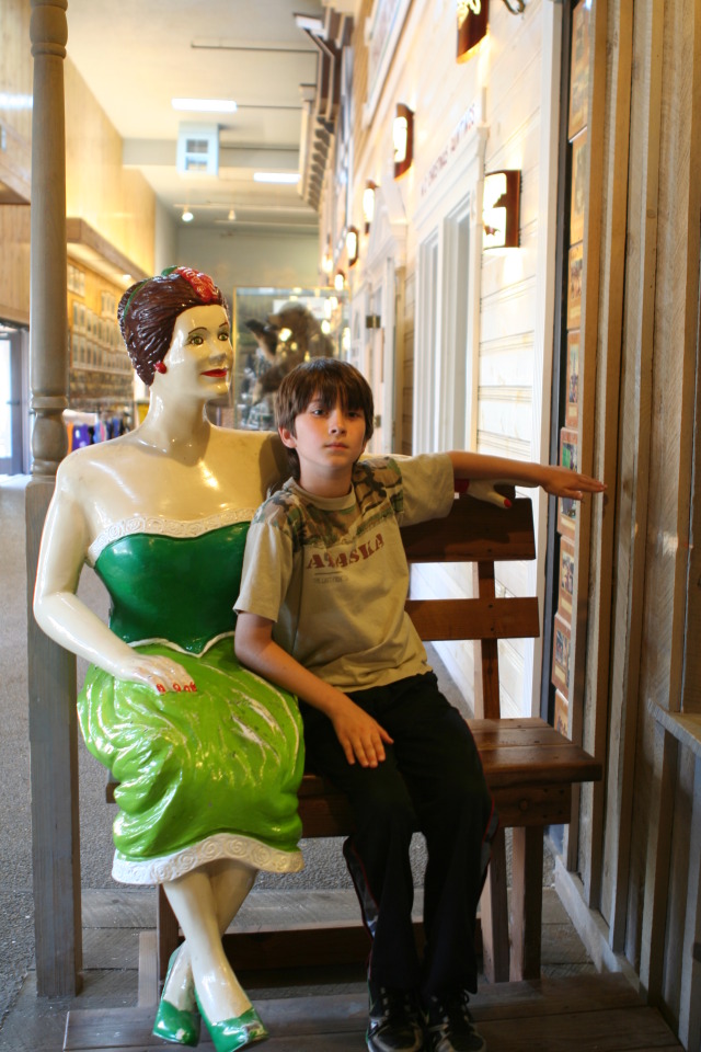 2011/10(October)/South-Dakota-SD/3-Wall-Drug/640x480_2011-10-05-SD-Wall-Drug-19-Dax.JPG