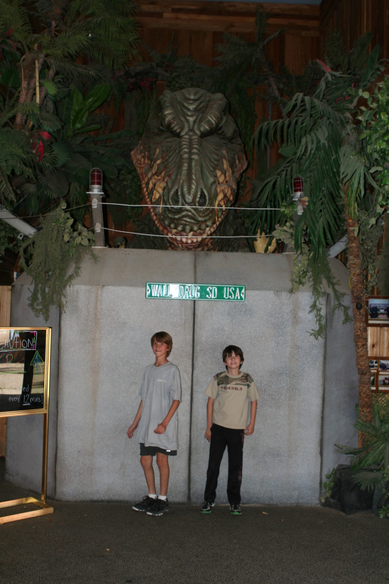 2011/10(October)/South-Dakota-SD/3-Wall-Drug/800x600_2011-10-05-SD-Wall-Drug-18-Chance-Dax.JPG