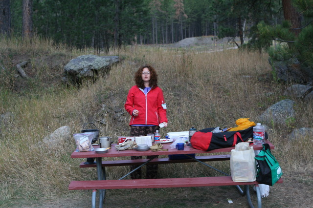2011/10(October)/South-Dakota-SD/4-Camping-Crazy-Horse/640x480_2011-10-06-SD-05-Camping-Suzi.JPG