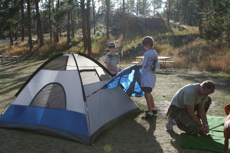 2011/10(October)/South-Dakota-SD/4-Camping-Crazy-Horse/800x600_2011-11-05-SD-05-Camping-Dax-Chance-Travis.JPG