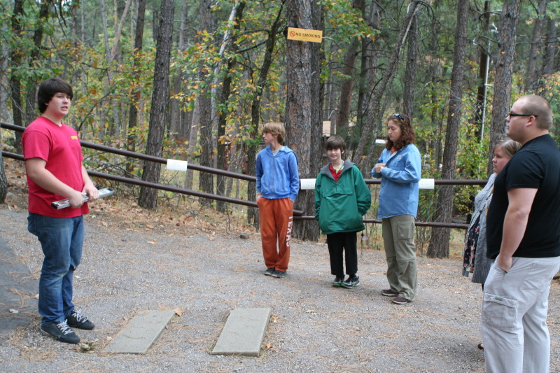 2011/10(October)/South-Dakota-SD/5-Cosmos/800x600_2011-10-06-SD-Cosmos-03-Chance-Dax-Suzi.JPG