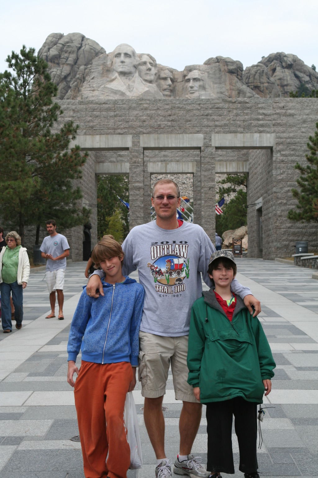 2011/10(October)/South-Dakota-SD/6-Mt-Rushmore/1024x768_2011-10-06-SD-Mt-Rushmore-07-Chance-Travis-Dax-GOOD.JPG