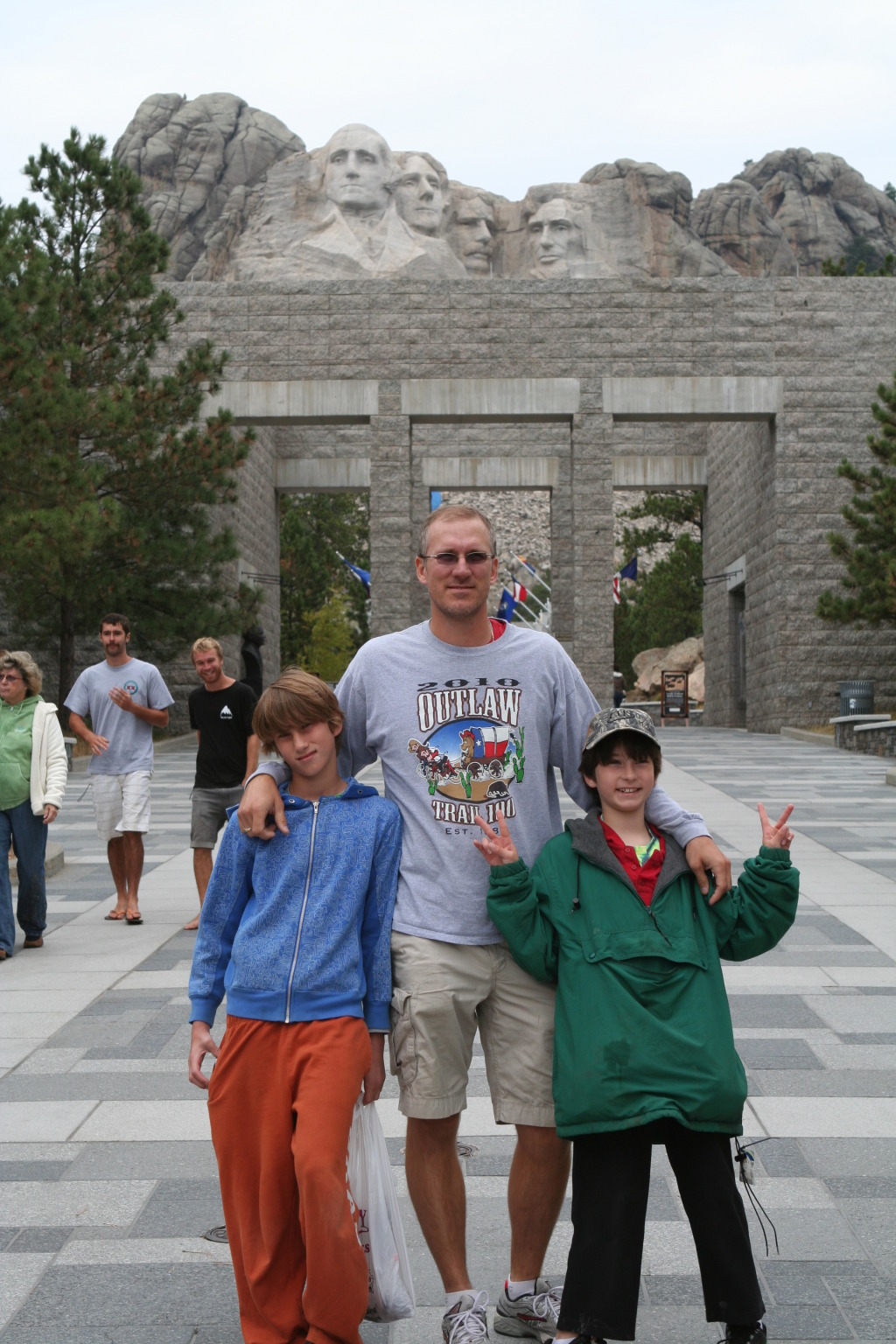 2011/10(October)/South-Dakota-SD/6-Mt-Rushmore/1024x768_2011-10-06-SD-Mt-Rushmore-09-Chance-Travis-Dax.JPG