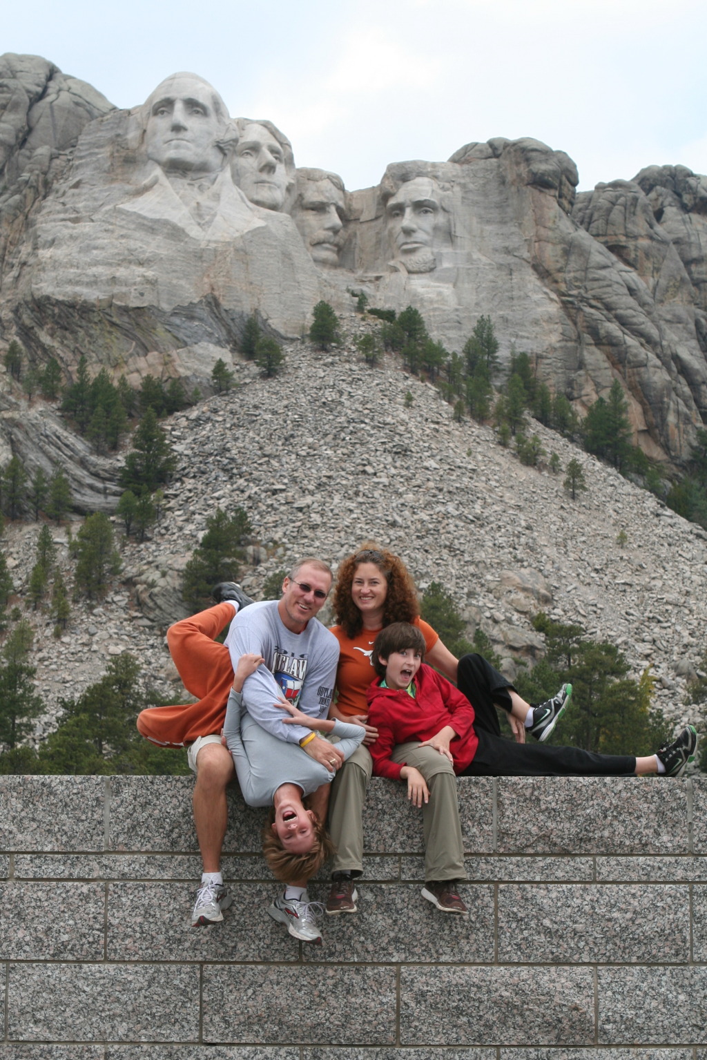 2011/10(October)/South-Dakota-SD/6-Mt-Rushmore/1024x768_2011-10-06-SD-Mt-Rushmore-27-Chance-Travis-Suzi-Dax-GOOD.jpg