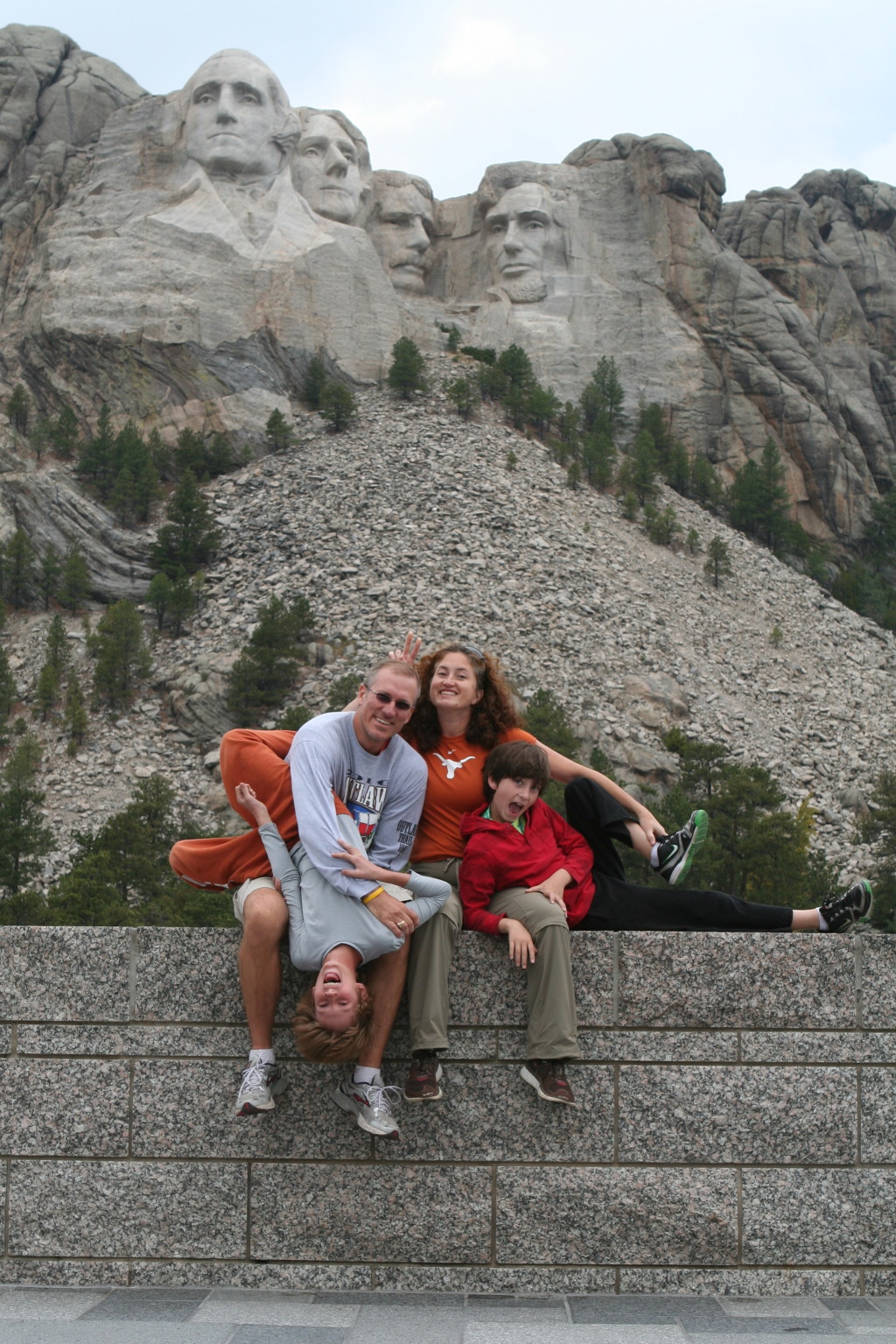 2011/10(October)/South-Dakota-SD/6-Mt-Rushmore/1024x768_2011-10-06-SD-Mt-Rushmore-28-Chance-Travis-Suzi-Dax-GOOD.jpg