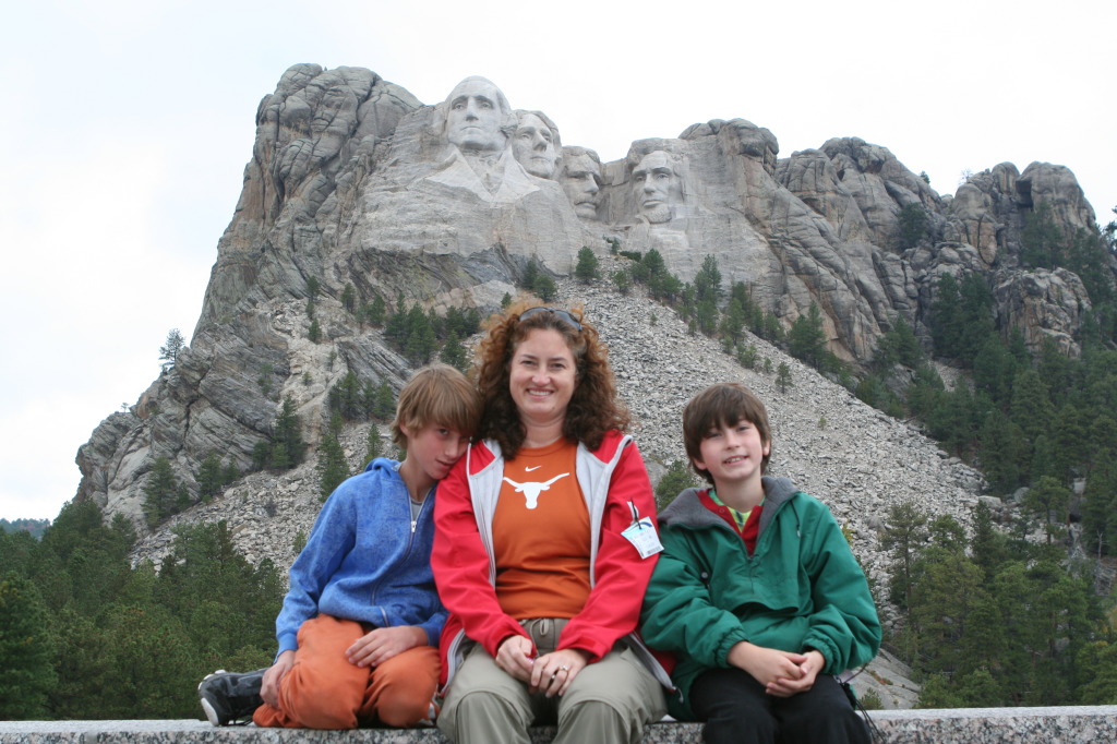 2011/10(October)/South-Dakota-SD/6-Mt-Rushmore/1024x768_2011-10-06-SD-Mt-Rushmore-47-Chance-Suzi-Dax.JPG