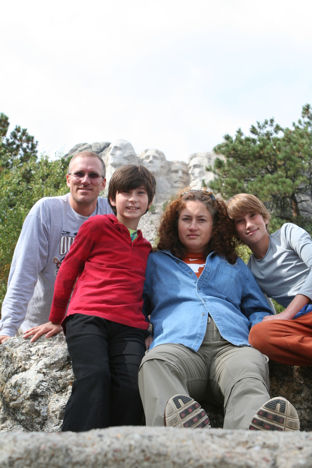 2011/10(October)/South-Dakota-SD/6-Mt-Rushmore/1024x768_2011-10-06-SD-Mt-Rushmore-69-Travis-Dax-Suzi-Chance.JPG