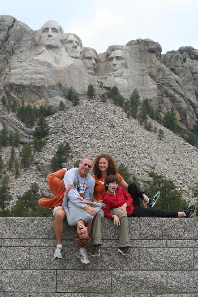 2011/10(October)/South-Dakota-SD/6-Mt-Rushmore/640x480_2011-10-06-SD-Mt-Rushmore-27-Chance-Travis-Suzi-Dax-GOOD.jpg