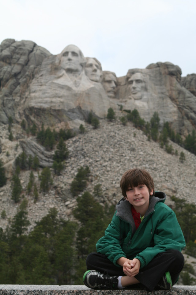 2011/10(October)/South-Dakota-SD/6-Mt-Rushmore/640x480_2011-10-06-SD-Mt-Rushmore-35-Dax.JPG
