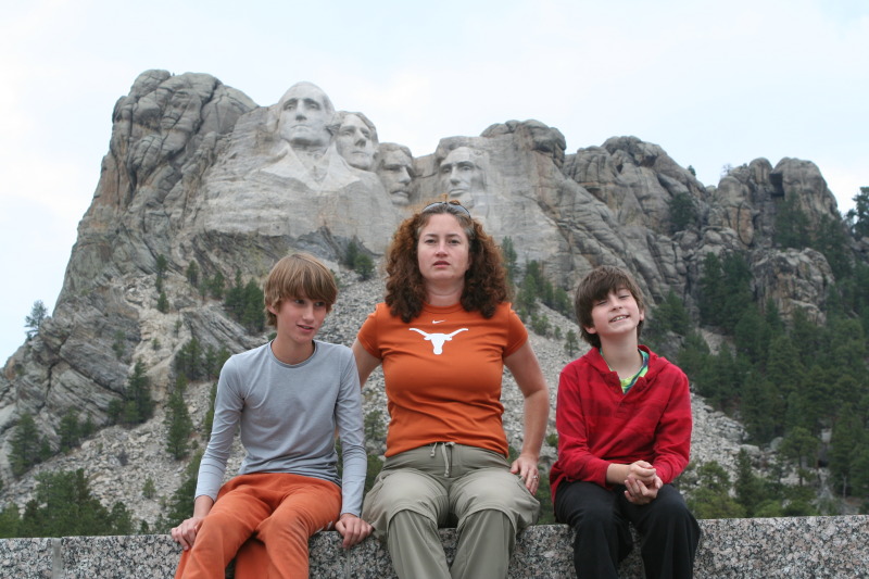 2011/10(October)/South-Dakota-SD/6-Mt-Rushmore/800x600_2011-10-06-SD-Mt-Rushmore-16-Chance-Suzi-Dax.JPG