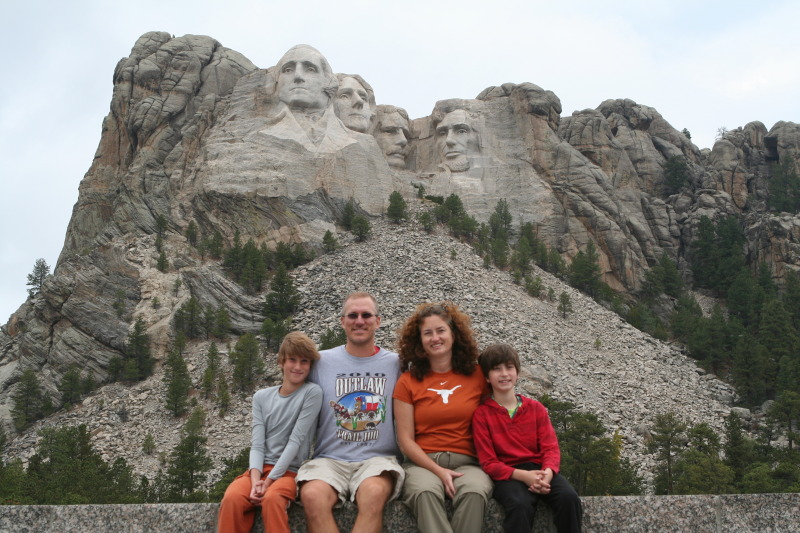 2011/10(October)/South-Dakota-SD/6-Mt-Rushmore/800x600_2011-10-06-SD-Mt-Rushmore-23-Chance-Travis-Suzi-Dax.JPG