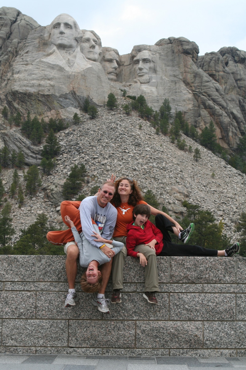 2011/10(October)/South-Dakota-SD/6-Mt-Rushmore/800x600_2011-10-06-SD-Mt-Rushmore-28-Chance-Travis-Suzi-Dax-GOOD.jpg
