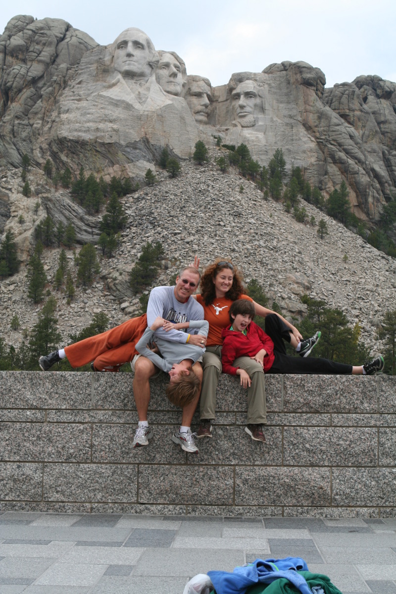 2011/10(October)/South-Dakota-SD/6-Mt-Rushmore/800x600_2011-10-06-SD-Mt-Rushmore-30-Chance-Travis-Suzi-Dax.JPG