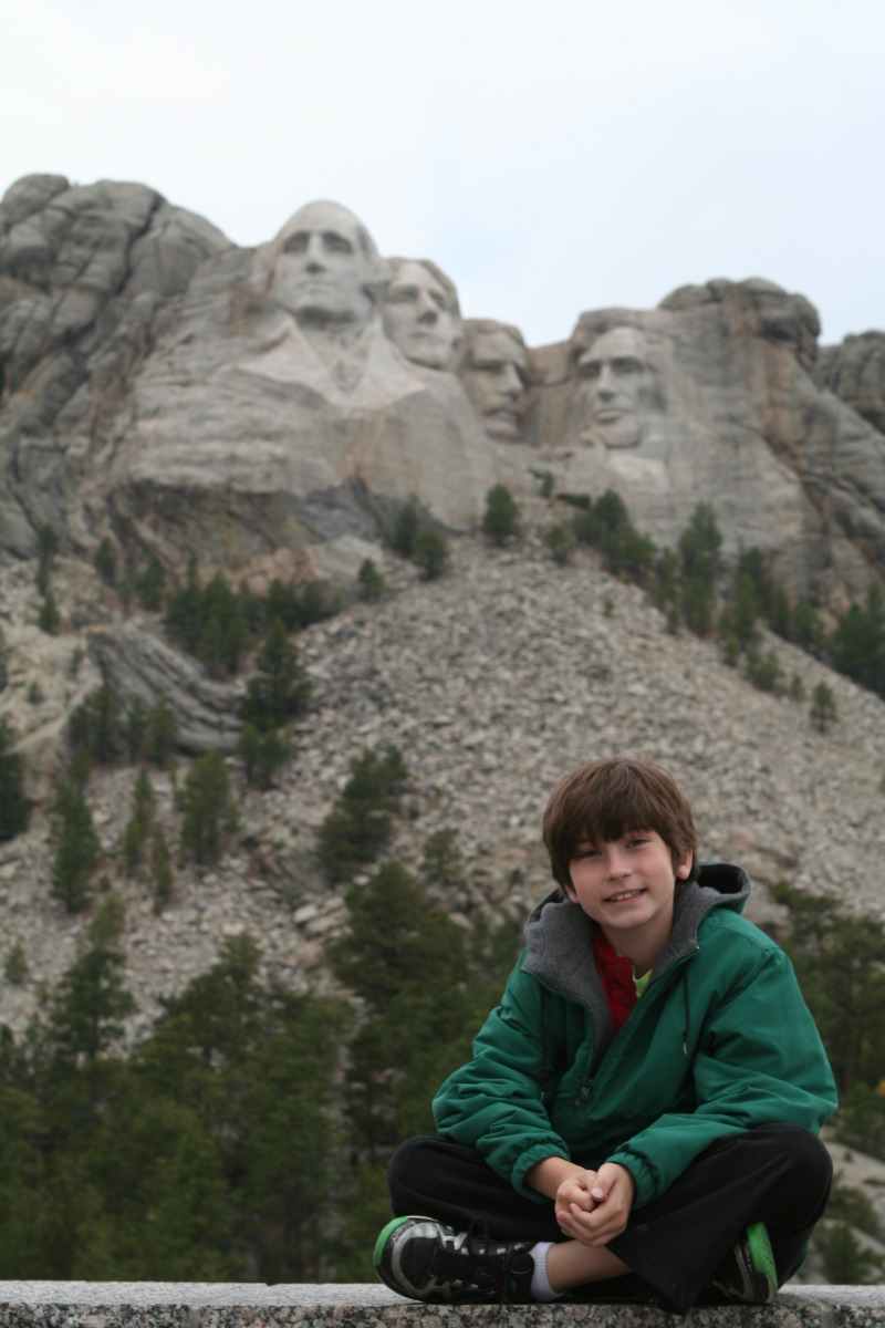 2011/10(October)/South-Dakota-SD/6-Mt-Rushmore/800x600_2011-10-06-SD-Mt-Rushmore-35-Dax.JPG