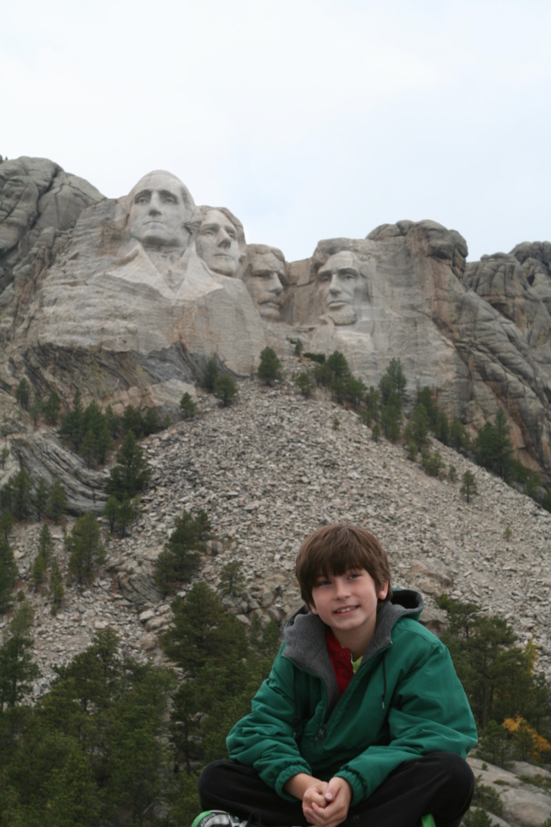2011/10(October)/South-Dakota-SD/6-Mt-Rushmore/800x600_2011-10-06-SD-Mt-Rushmore-36-Dax.JPG