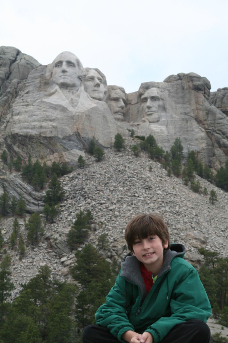 2011/10(October)/South-Dakota-SD/6-Mt-Rushmore/800x600_2011-10-06-SD-Mt-Rushmore-37-Dax.JPG