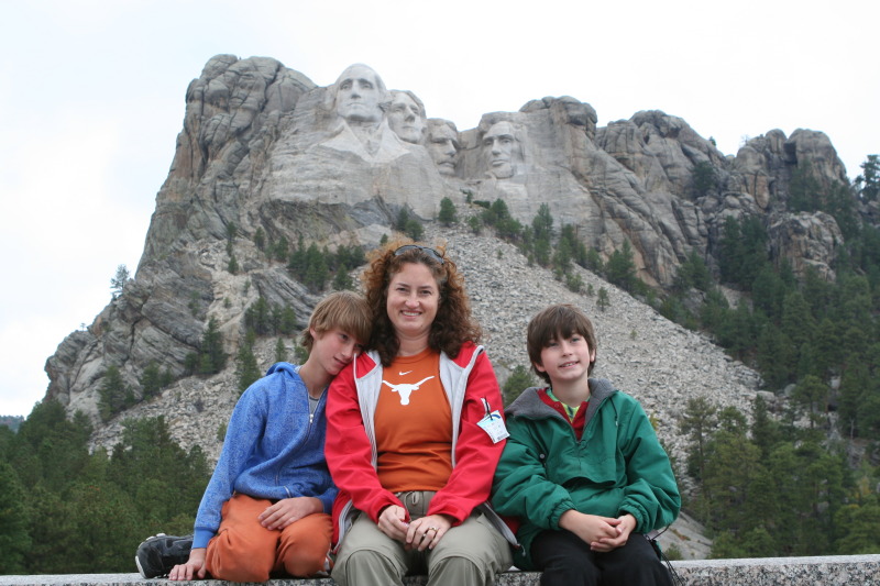 2011/10(October)/South-Dakota-SD/6-Mt-Rushmore/800x600_2011-10-06-SD-Mt-Rushmore-48-Chance-Suzi-Dax.JPG