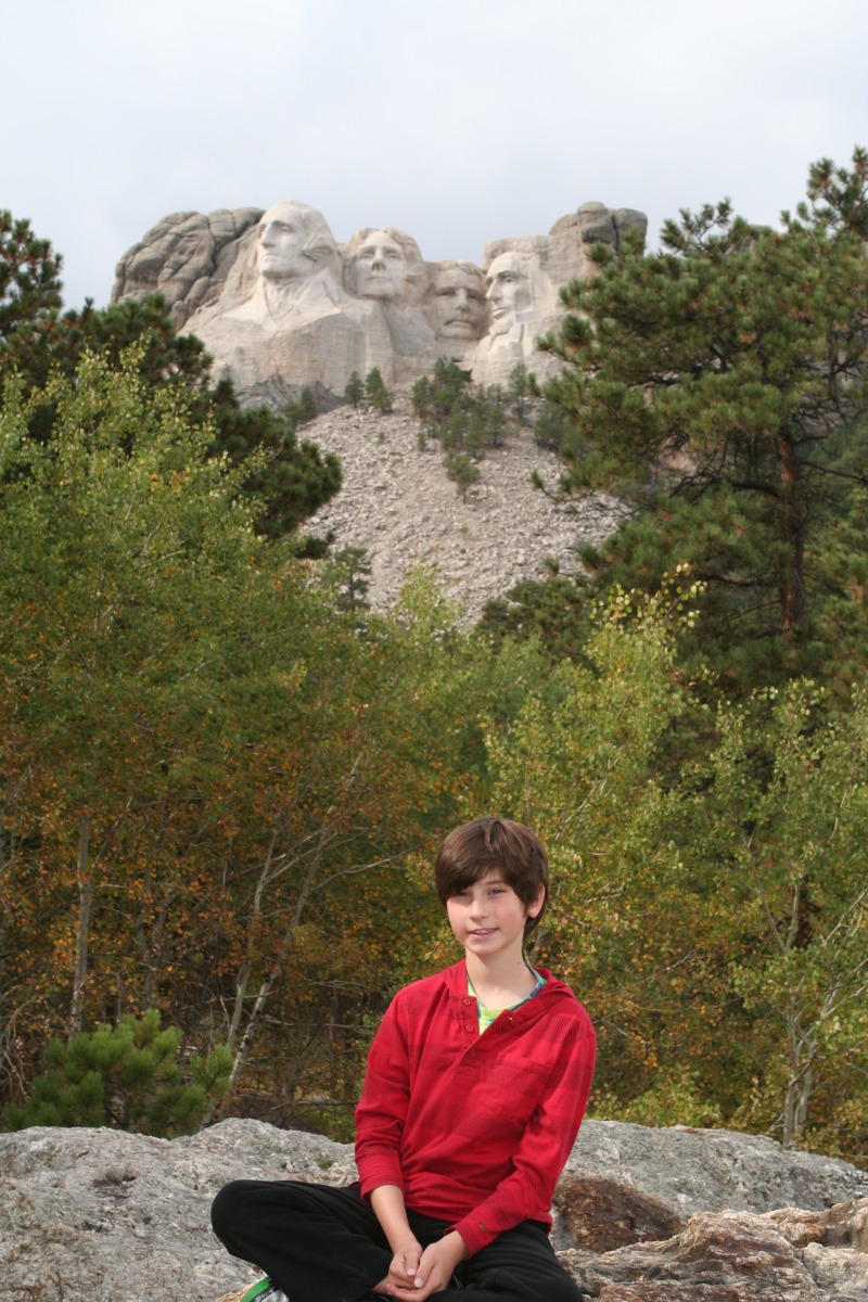 2011/10(October)/South-Dakota-SD/6-Mt-Rushmore/800x600_2011-10-06-SD-Mt-Rushmore-67-Dax.JPG