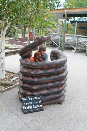 2011-10-06-SD-Reptile-Gardens-02-Chance-Bevo.JPG