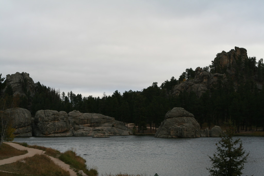 2011/10(October)/South-Dakota-SD/8-Needles-Highway-Custer-State-Park/1024x768_2011-10-07-SD-Custer-State-Park-Needles-Highway-08-Sylvan-Lake.JPG