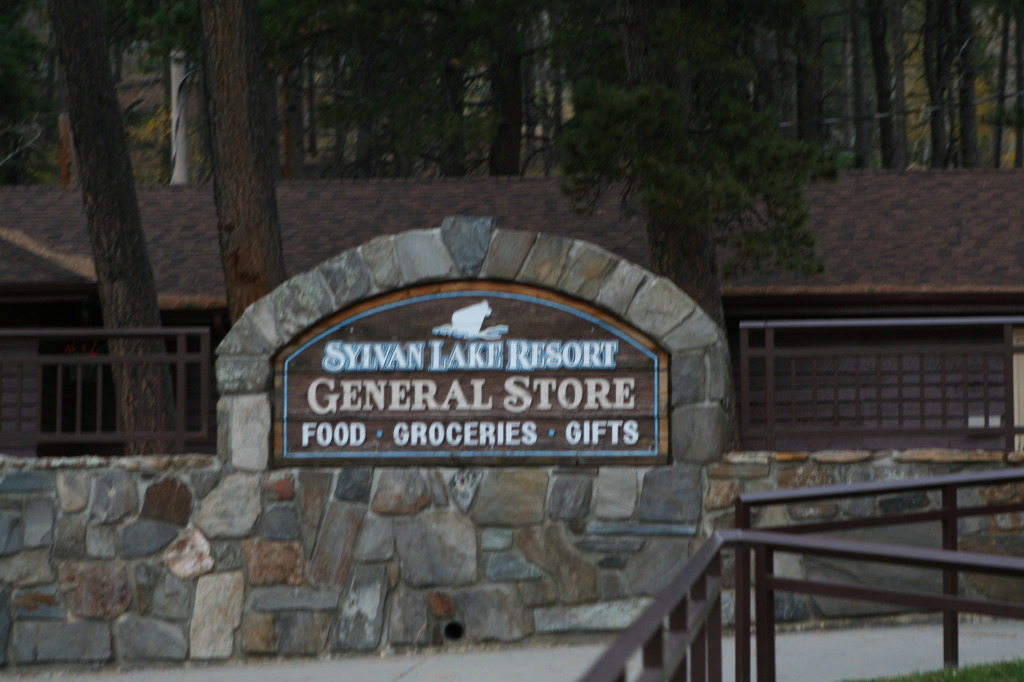 2011/10(October)/South-Dakota-SD/8-Needles-Highway-Custer-State-Park/1024x768_2011-10-07-SD-Custer-State-Park-Needles-Highway-11-Sylvan-Lake.JPG