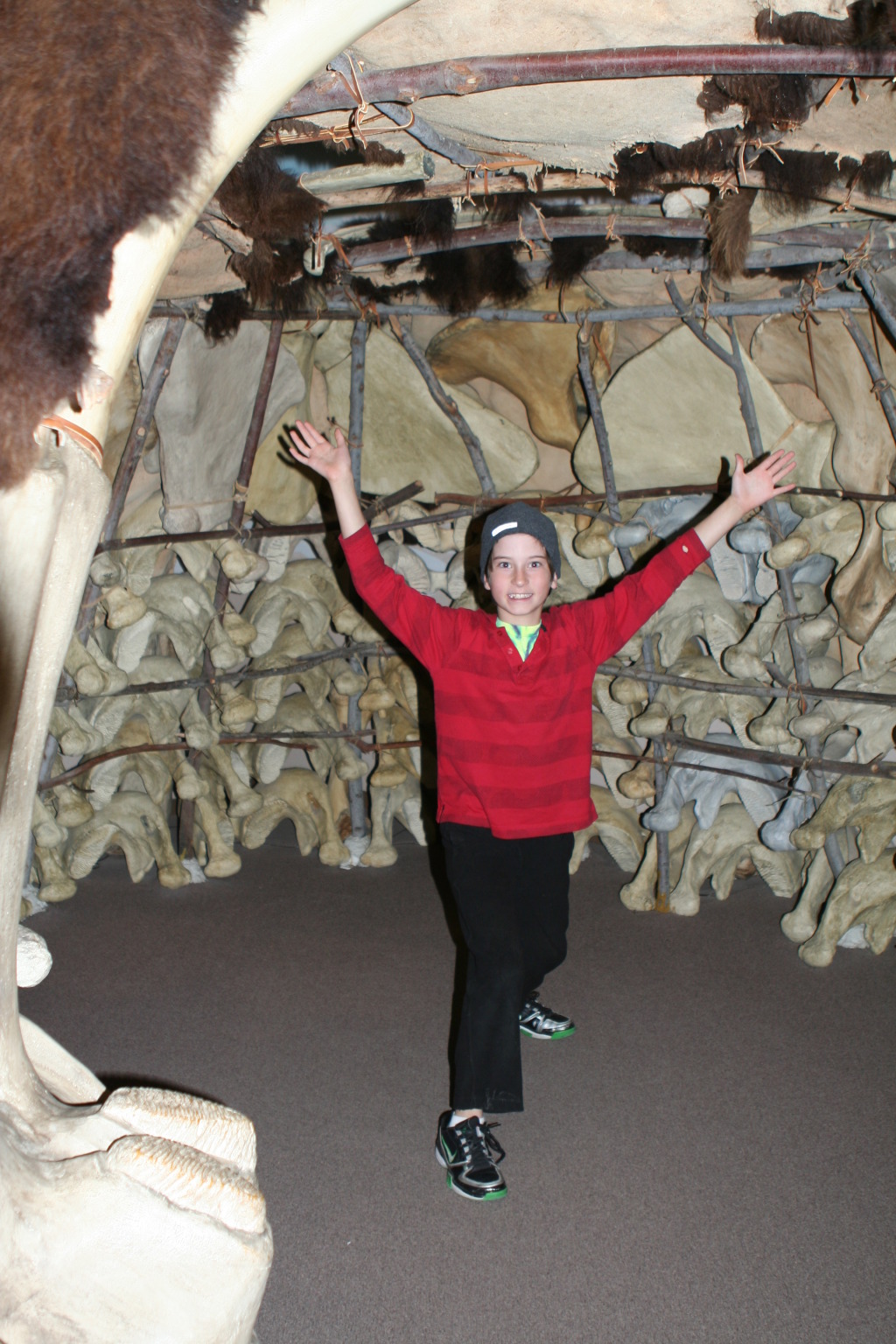 2011/10(October)/South-Dakota-SD/9-Mammoth-Site/1024x768_2011-10-07-SD-Mammoth-Site-10-Dax.JPG