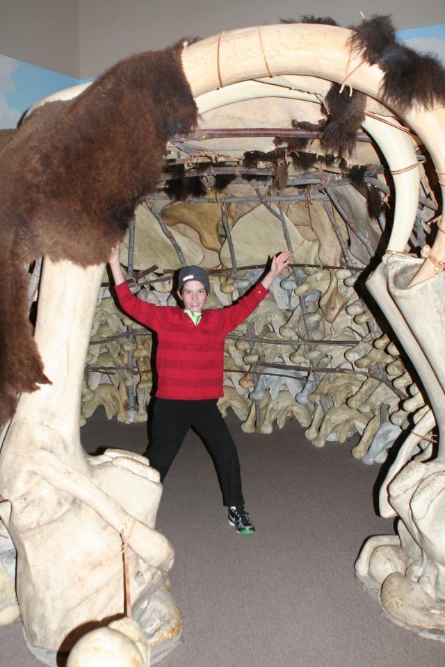 2011/10(October)/South-Dakota-SD/9-Mammoth-Site/640x480_2011-10-07-SD-Mammoth-Site-11-Dax.JPG