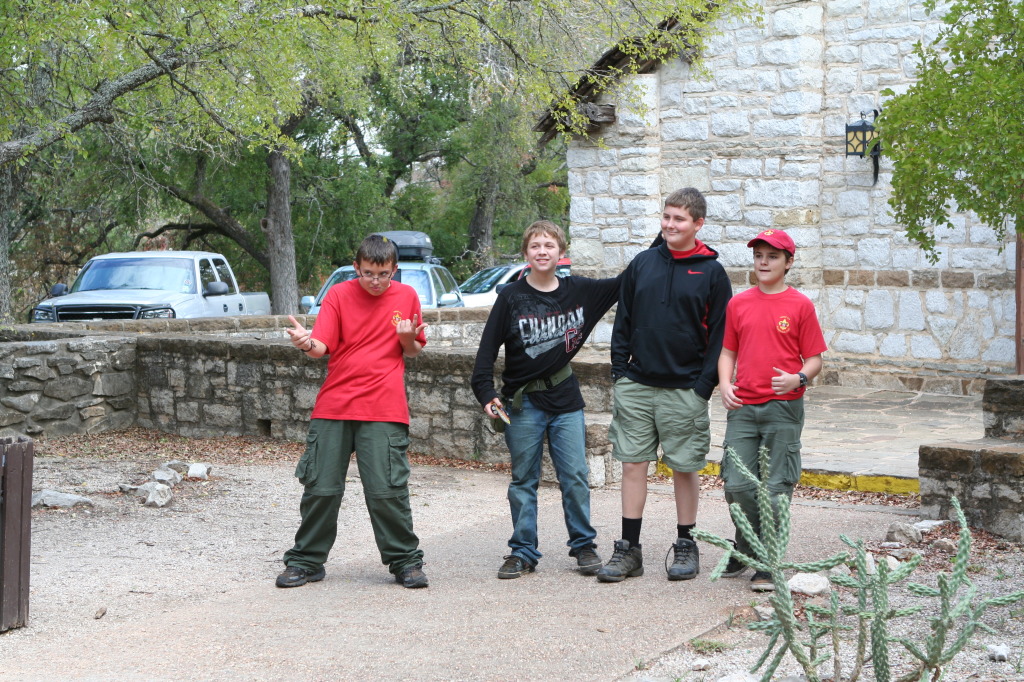 2011/10(October)/Troop214-Canyon-of-the-Eagles/1024x768_2011-10-22-Troop214-Longhorn-Caverns-07.JPG