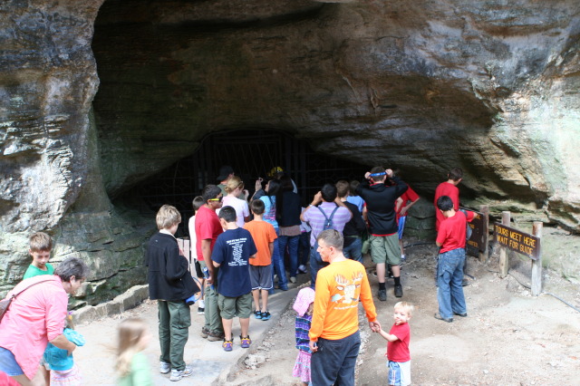 2011/10(October)/Troop214-Canyon-of-the-Eagles/640x480_2011-10-22-Troop214-Longhorn-Caverns-08.JPG
