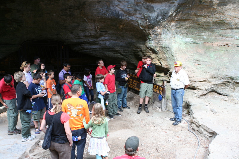 2011/10(October)/Troop214-Canyon-of-the-Eagles/800x600_2011-10-22-Troop214-Longhorn-Caverns-09.JPG