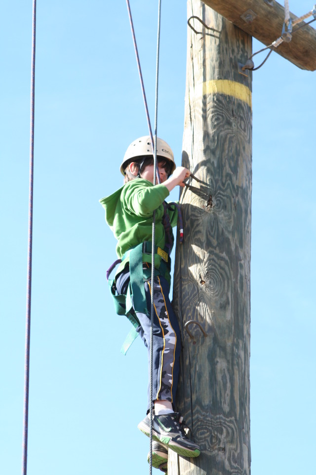 2011/11(November)/Best-of-2011-Camp-Champions-NYOS/640x480_2011-11-11-Outdoor-School-087-Dax.JPG