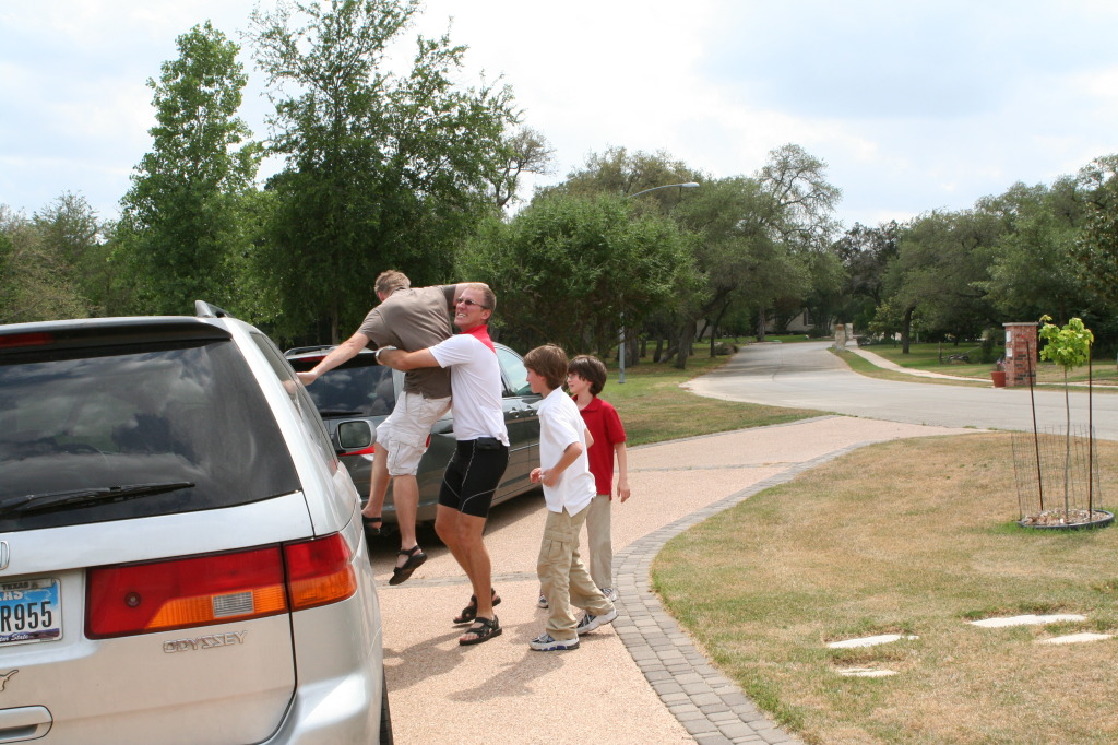 2011/BEST-OF/1024x768_2011-04-24-Easter-82-Josh-Travis-Chance-Dax-GOOD.JPG