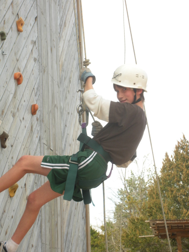 2011/BEST-OF/640x480_2011-02-19-Troop214-Bastrop-14-Climbing-Tower-Chance-GOOD.JPG