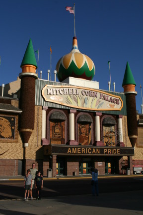 2011-10-04-SD-22-Corn-Palace-Chance-Travis-Dax-GOOD.JPG