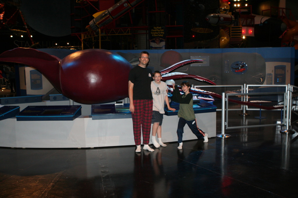 2012/03(March)/Pack409-NASA/1024x768_2012-03-03-Pack409-NASA-18-Matt-Case-Dax.JPG
