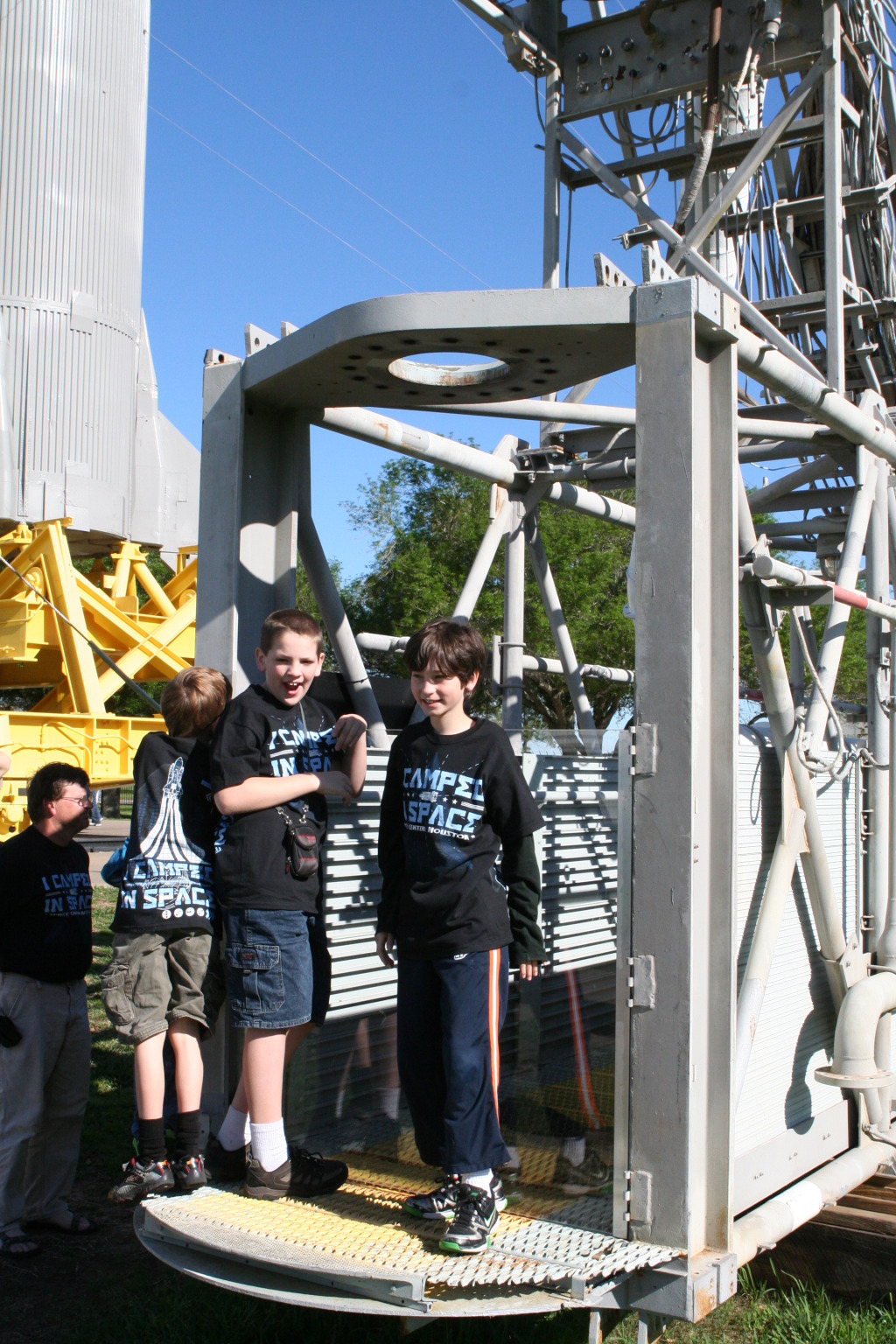 2012/03(March)/Pack409-NASA/1024x768_2012-03-04-Pack409-NASA-04-Case-Dax.JPG