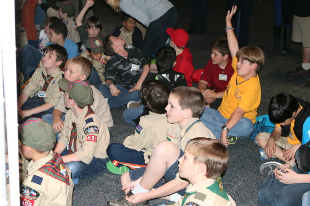 2012/03(March)/Pack409-NASA/640x480_2012-03-03-Pack409-NASA-05-Dax-Case.JPG