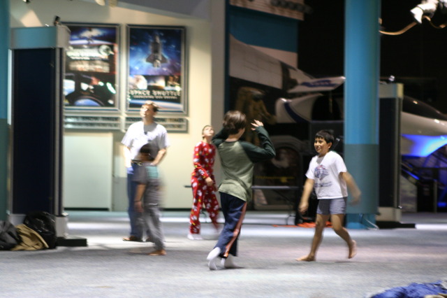 2012/03(March)/Pack409-NASA/640x480_2012-03-03-Pack409-NASA-14-Dax.JPG