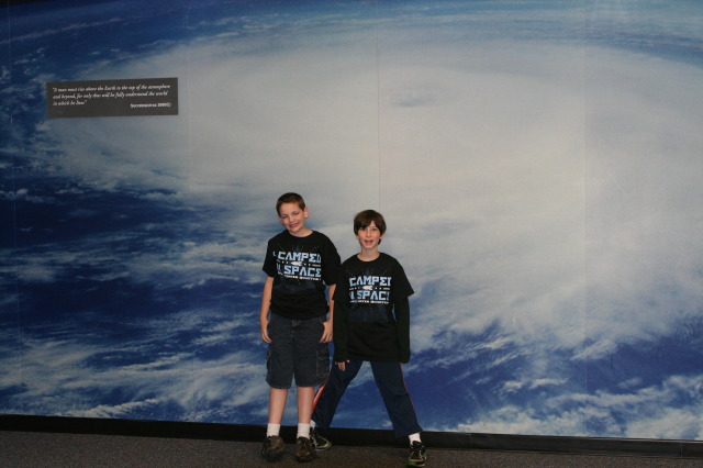 2012/03(March)/Pack409-NASA/640x480_2012-03-04-Pack409-NASA-27-Case-Dax.JPG