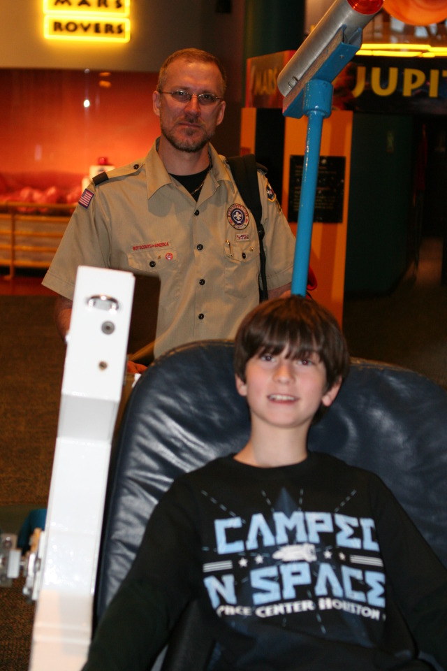 2012/03(March)/Pack409-NASA/640x480_2012-03-04-Pack409-NASA-36-Travis-Dax.JPG