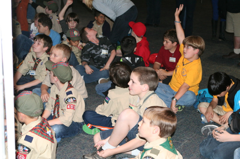 2012/03(March)/Pack409-NASA/800x600_2012-03-03-Pack409-NASA-05-Dax-Case.JPG